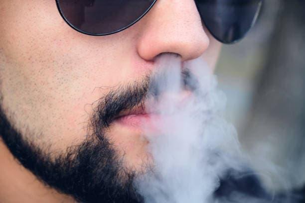Egyszerhasználatos E-Cigaretta avantajları, riskleri ve türkiye de elektronik sigara yasak mı sorusuna güncel cevap rehberi